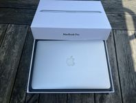 MacBook Pro 13” komplett med original tillbehören i låda
