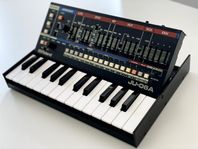 Roland JU-06A Boutique Synth med K25M-keyboard