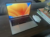 MacBook Pro 2017 13” -16GB RAM, i7, 512GB SSD