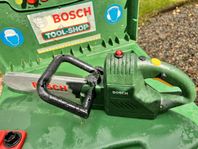 Leksaker: Verktygsbänk och motorsåg Bosch.