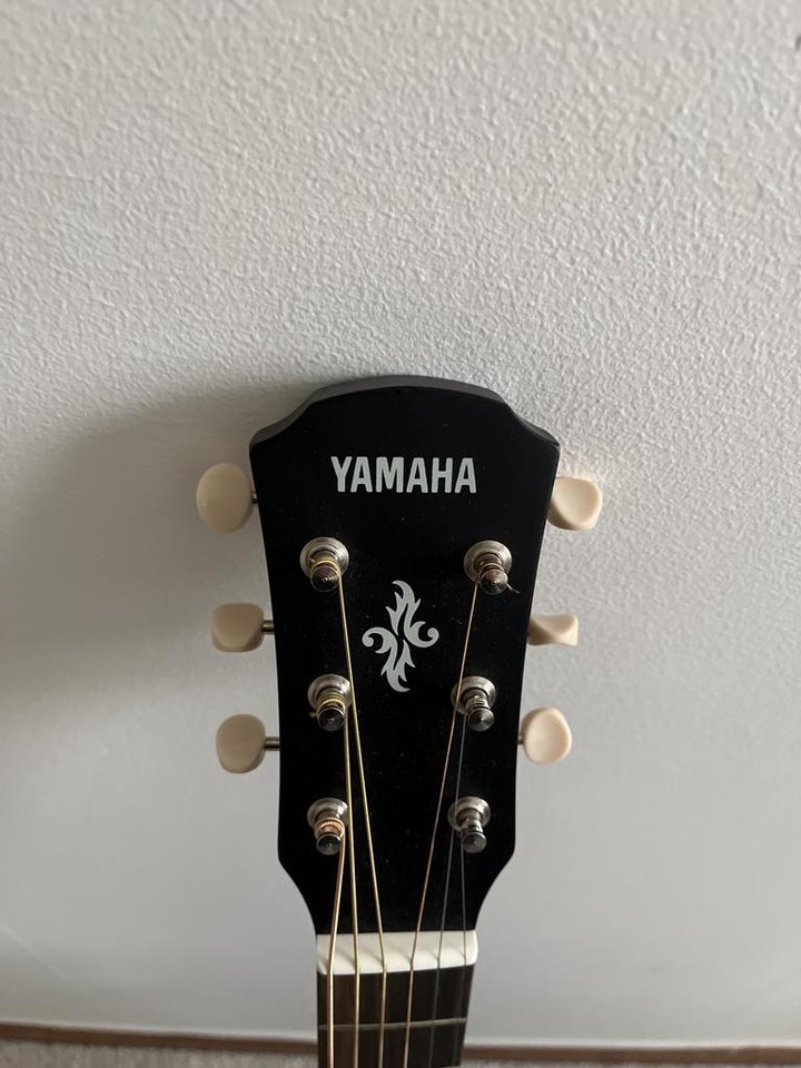 Yamaha gitarr 