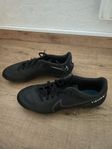 Nike Fotbollskor storlek 44