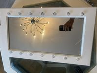 Spegelskåp för smycken o smink med belysning 