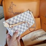Louis Vuitton Pochette accessoires Damier Azur 