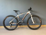 MTB White xc30 st.17 - hjul 27,5