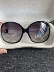 Chanel solglasögon med original fodral 