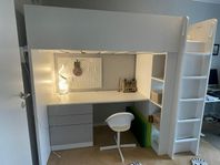 Våningssäng IKEA Stuva - Perfekt för barnrummet!