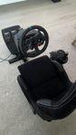 Playseat Evolution med ratt, pedaler och växelspak