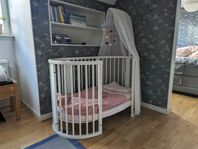 Stokke Sleepi Mini spjälsäng + barnsäng + tillbehör