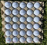 30 st Titleist mixade golfbollar i bra skick