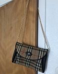 Burberry pochette pouch väska axelväska 