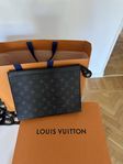 Louis Vuitton Pochette Voyage MM 