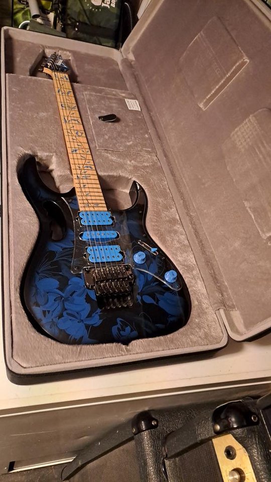 Ibanez JEM77P-BFP  Steve Vai ...