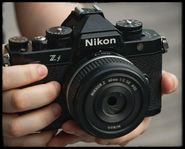 Nikon Zf fullformat med objektiv