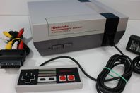 NES, Nintendo 8-bit. handkontroller och kablar.  Servad!