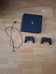 Playstation 4 Pro + 2 controllers