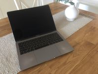 MacBook Pro 13” (2017) i bra skick.