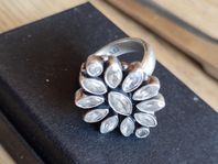 silver ring  i äkta med vita kristaller 
