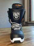 Snowboard boots