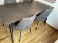 mio table and chairs