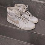 Nike court mid strl.36 