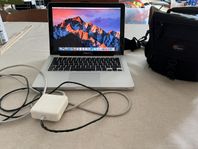 MacBook Pro och Lowepro väska till systemkamera