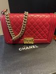 Chanel boy bag M