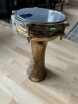 Darbuka  i mässing