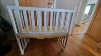 Spjälsäng, bedside crib från Childhome