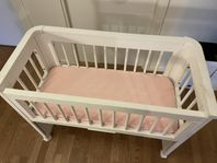 spjälsäng Babybay bedside crib vit