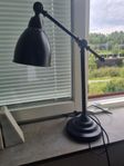 Svart skrivbordlampa