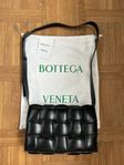 Bottega Veneta Padded cassette väska 