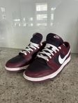 Nike Low Dunk strl 44