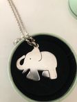 Tous halsband i silver. Elefant med 80 cm kedja. 