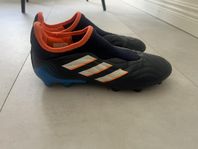 Adidas fotbollskor stl 36,5