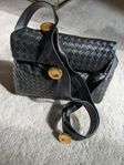 Bottega Veneta crossbody väska Svart/guld