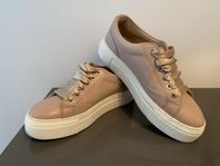 Rosa sneakers i läder från Sthlm DG i strl 37