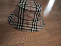 Burberry hatt