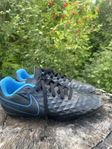 Fotbollskor Nike stl 36