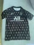 Paris St Germain T shirt & shorts Nike