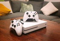 Xbox One S Konsol - 1 TB 2 Kontroller