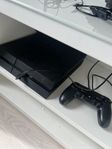 PS4 komplett med en handkontoll