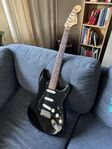 Deluxe Stratocaster, Rosewood Fingerboard, Black