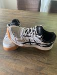 Asics inomhussko strl36