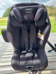 Bilbarnstol Axkid Modukid med isofix-bas