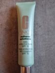 Clinique Redness Solutions Daily Protective Base SPF 15