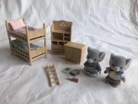 Children's Bedroom Furniture + 2 barn - Sylvanian Families