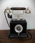 Antik väggtelefon LM Ericsson från tidigt 1900-tal