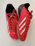 Adidas Fotbollssko inomhus storlek 35