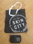 Skincity påse med neccesär Nytt 50kr